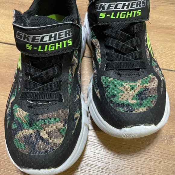 Skechers
S-LIGHTS FLEX-GLOW
Boy’s flashing sneakers - Picture 6 of 7